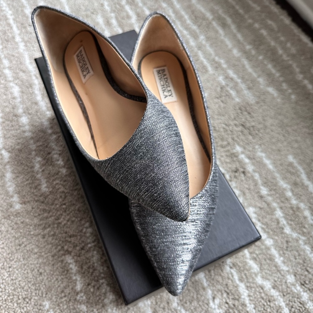 Badgley Mischa  guardian flat 7